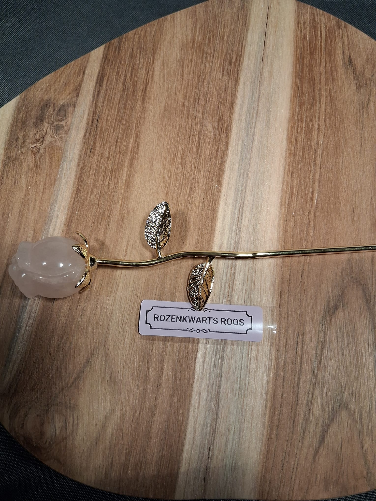 Rozenkwarts Roos met Goud – Liefde & Luxe