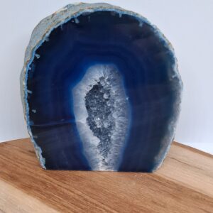 Agaat Sculptuur – geode structuur, natuurlijke banden, gepolijste afwerking