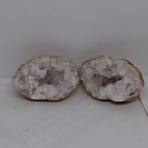Bergkristal – zuiverend, energieversterkend, verhelderend – Geode Paartje