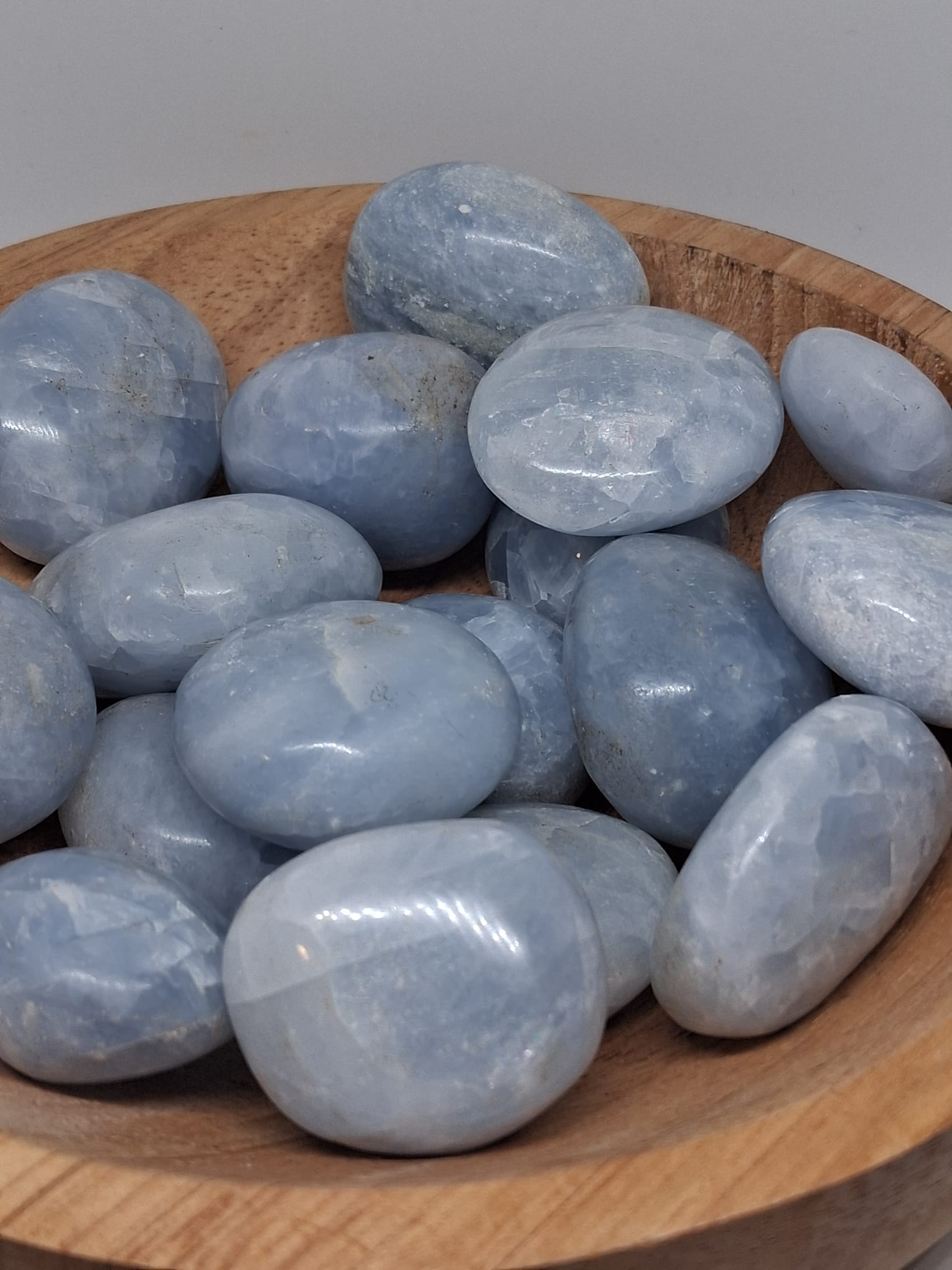 Blauw Calciet Handsteen – Kalmerend, Communicatie-versterkend, Inzichtgevend